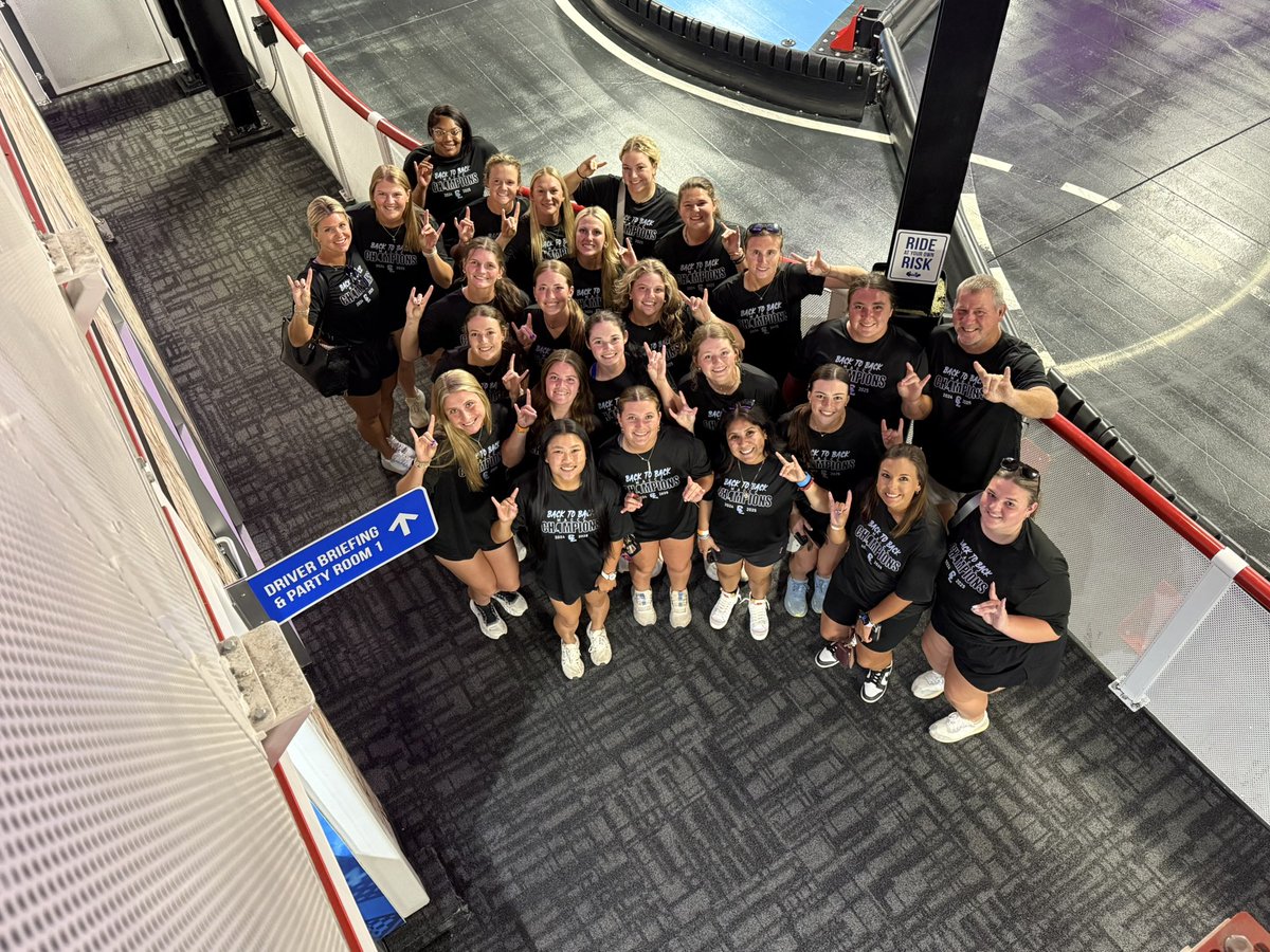 CoLinSoftball's tweet photo. Fun off day with the girls today! Ready to lock in for tomorrow! Game time 1:00 vs DMACC
#herewecome #winnerswearblue https://t.co/424mCborDc
