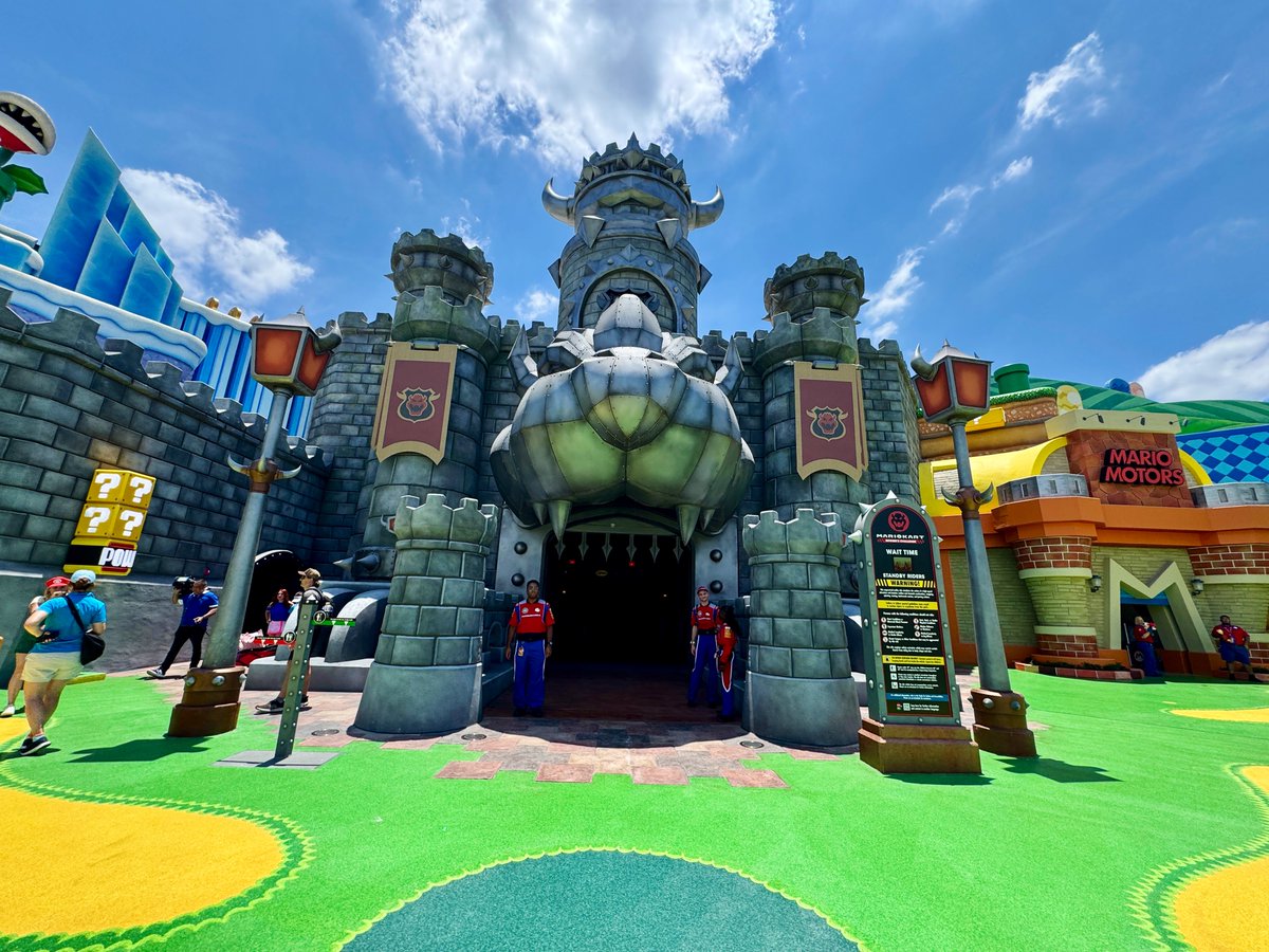 SoCal360's tweet photo. The queue for Mario Kart: Bowser’s Challenge at Universal Epic Universe is massive! Way larger than the one in Hollywood 🍄 @UniversalORL #EpicUniverse #Hosted https://t.co/gq7YiBX2ap