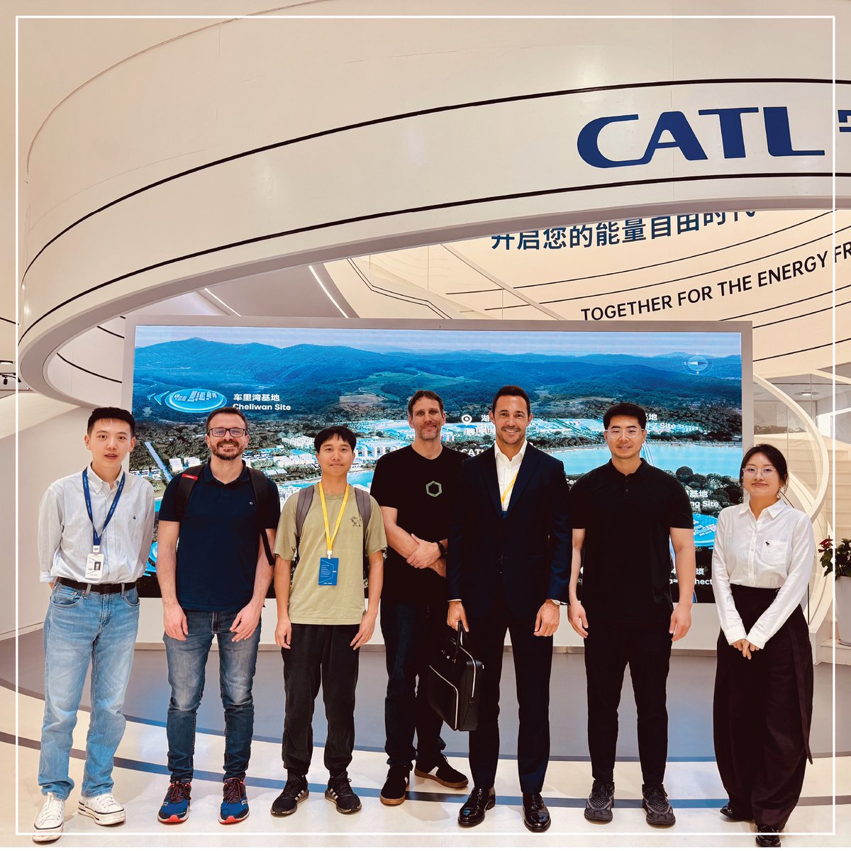 🌏 CarbonScape visiting CATL headquarters! Team toured the facility of this global battery leader powering 1/3 of EVs worldwide. We are committed to developing relationships with key global partners as we work towards transforming battery supply chains with our biographite.🔋