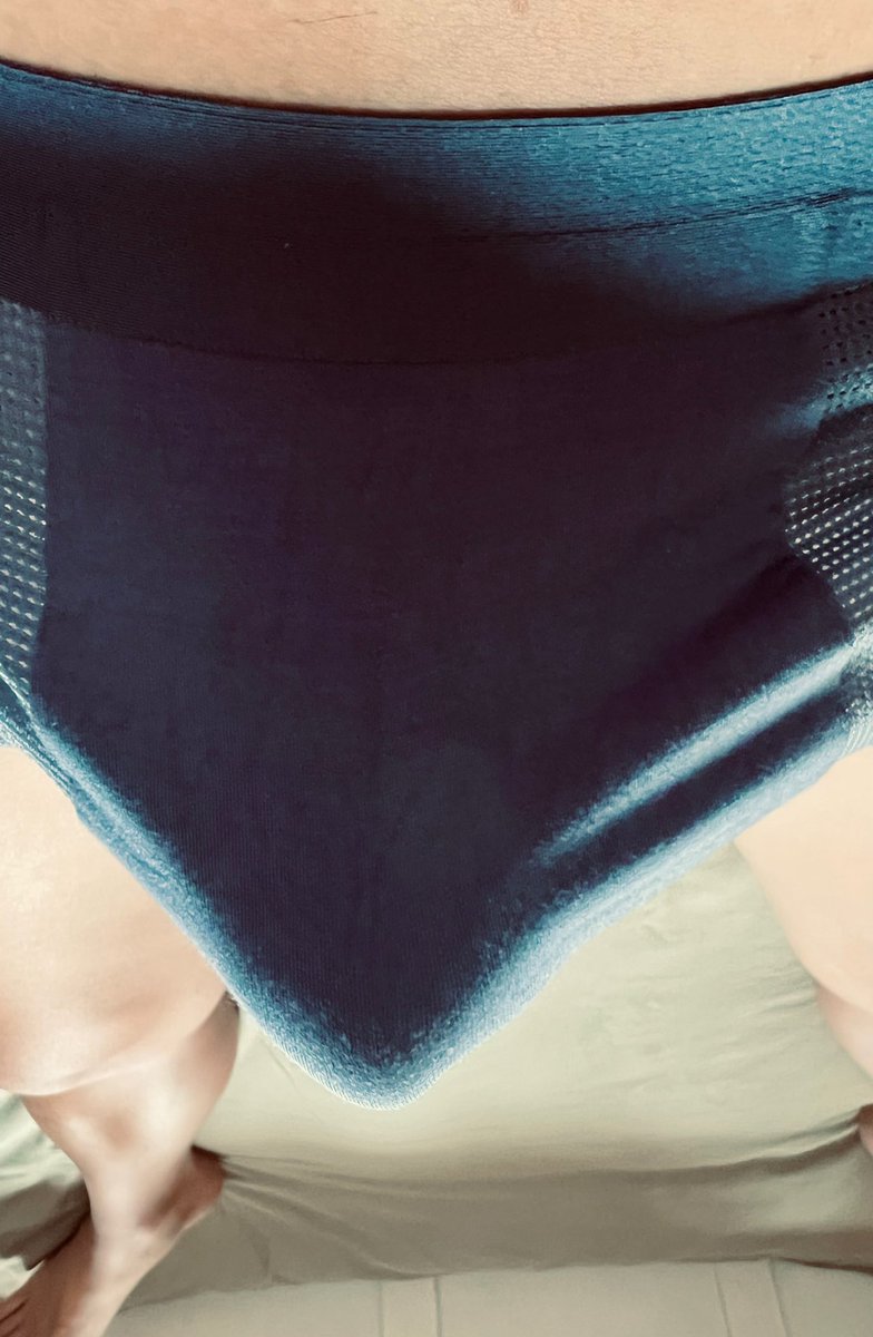 一觉醒来，鸡吧好硬！有没有济南的母狗过来给爸爸吃鸡吧！绿王八贡献自己的老婆的！#济南 #济南调教 #济南sm #济南约炮 #济南男s #济南字母圈