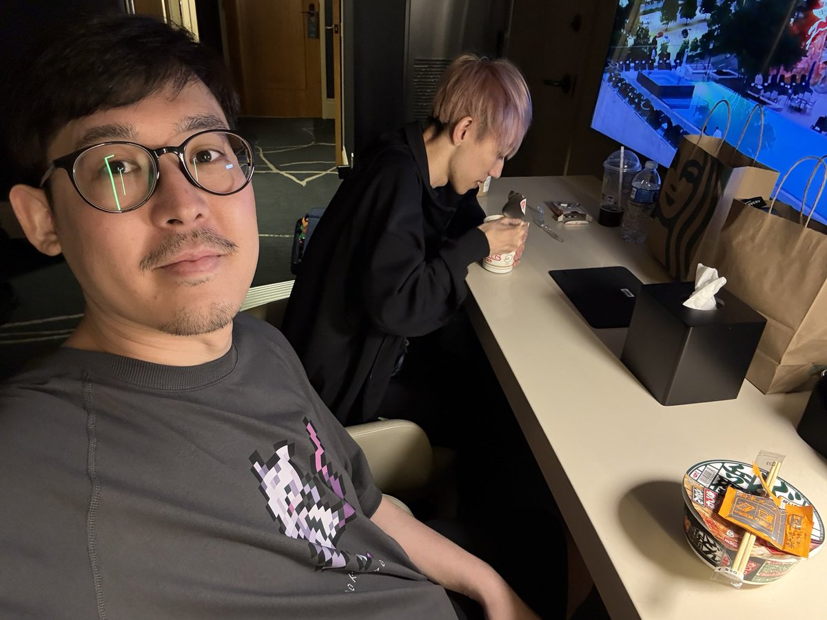 日本から持ってきたカップ麺食べようと思ったけど、ポッドがなくてお湯沸かせないからコーヒーメーカーでお湯沸かした…