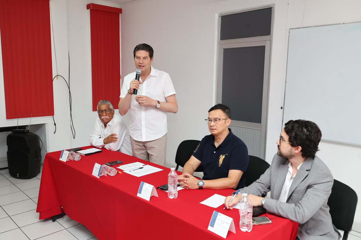 AlfonsoMtz_Mx's tweet image. 🤝 La gran importancia que tiene el Puerto de Lázaro Cárdenas, nos permitirá aprovechar las oportunidades comerciales con China e impulsar desarrollo económico de Morelia. 🇨🇳

#MoreliaBrillaMás✨