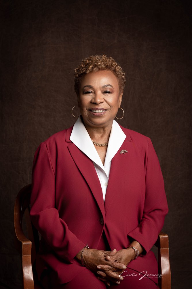 An honor to photograph @BarbaraLeeForCA — a trailblazer who’s spent her career standing up for justice, equity, and the people of Oakland.
Excited to see what’s ahead as she steps into her new role as Mayor.

#BarbaraLee #Oakland #PortraitPhotography #MoodologyPhotography
