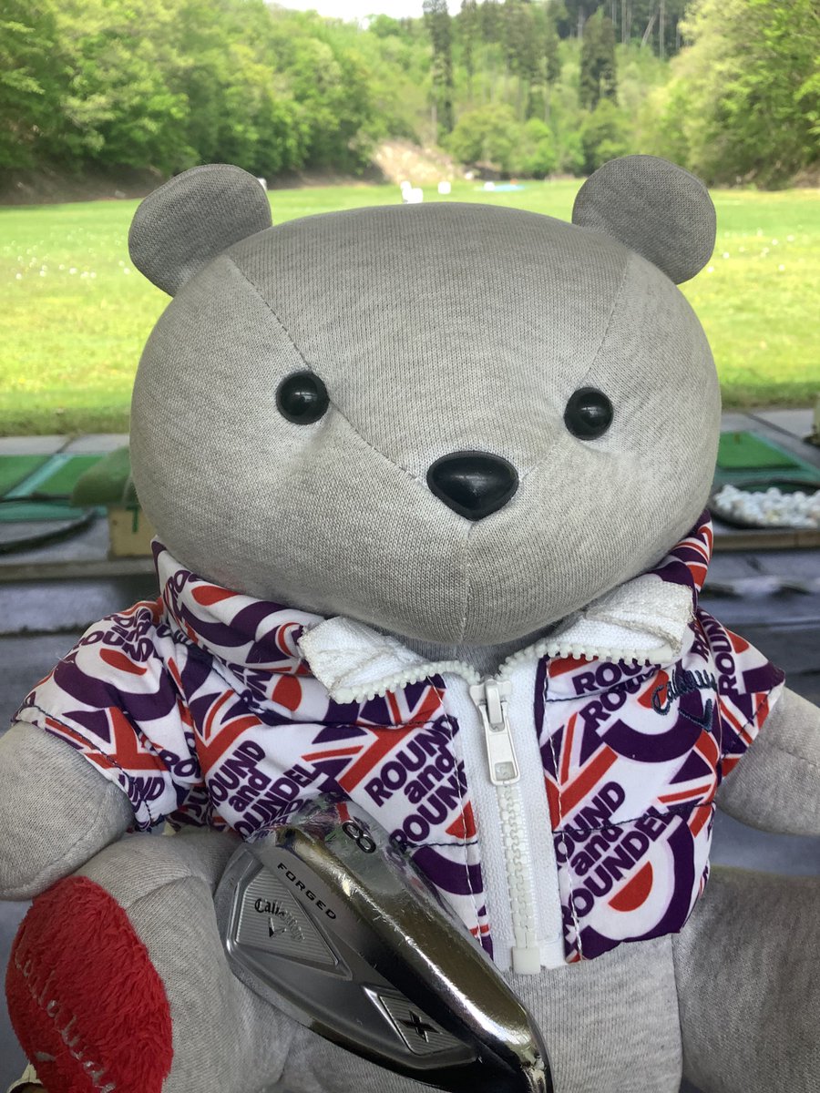 gamera2488's tweet photo. お仕事の合間に⛳️練習の聖地✝️
陽光台ゴルフ練習場で🧺ヒトカゴ❣️
まだ🌸八重桜きれいに咲いてます🤩
今日は8番アイアンで135Yのレンスー
マンブリで芯に当てられると140Y
でも、いかに130Y のグリーンに乗せられるか
なんだよなぁ〜😆意外にムズいのです。
#キャロウェイ #xforged https://t.co/iUAgWnynir