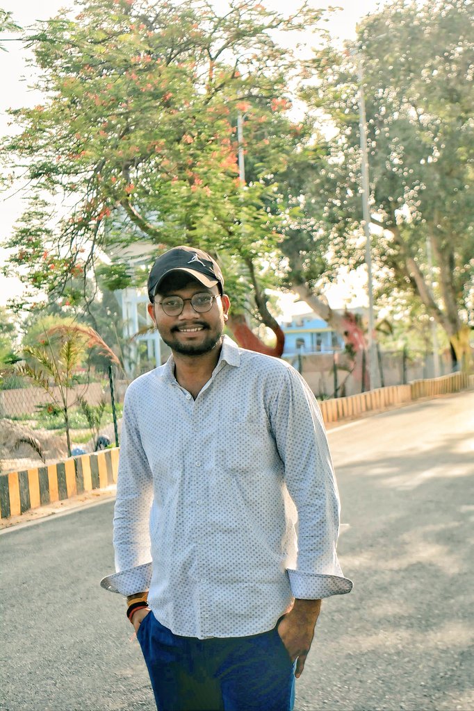 SundramSinghR18's tweet photo. #GoodMorning 
कुछ रास्ते आपको अकेले ही तय करने होते है,
ना दोस्त, ना परिवार, ना प्रेम, कोई साथ नहीं देता है..l
#quotes #quoteoftheday https://t.co/d0tyRQ3ENV