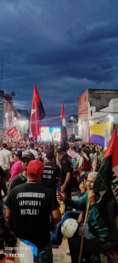 En la cultural parroquia San Agustín fue el cierre de campaña del circuito 3 de Caracas, entre bailes y sonrisas con la alegría y camaradería que caracteriza a la Militancia <a href="/TupamaroMRT_/">Movimiento Revolucionario TUPAMARO Vzla.</a> dijo presente acompañando a nuestra candidata <a href="/elimurillomrt/">elimurillomrt</a> 

VOTA TUPAMARO 🗳️ 🔴⚫