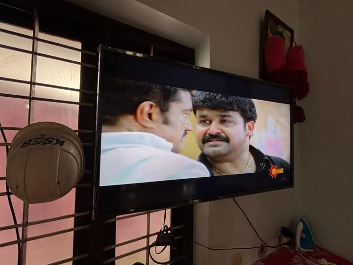 നിലവിലെ ഏതെങ്കിലും നടൻമാർക്ക്‌ അഭിനയത്തിൽ ഒരു സംഭവം ആണെന്ന്  സ്വയം തോന്നുകയാണെങ്കിൽ "ചോട്ടാ മുംബൈ" കണ്ടാൽ മതി.

അവരുടെ ആ തോന്നലൊക്കെ മാറിക്കിട്ടും

ലാലേട്ടൻ😘
#Mohanlal #chottamumbai #thudarum