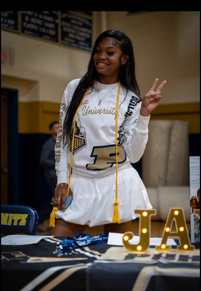 JarrydGrayAD's tweet image. Signing day!!! College, here we come!! Go make the world know your name. @jaycoop2025 @kerrycarter0109
Purdue and East Texas Baptist University..