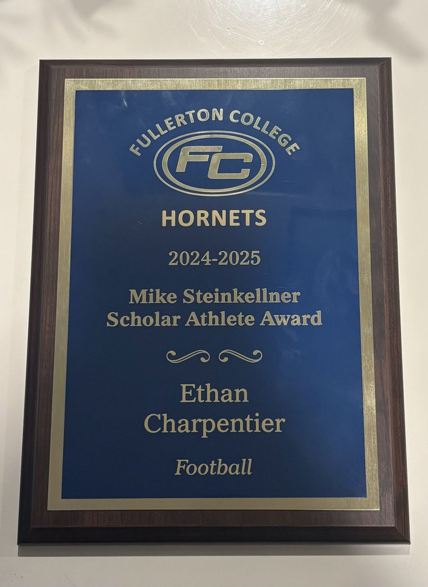 echarpentier40's tweet image. Honored to be the recipient of the Mike Steinkellner Scholar Athlete award!!
@FullColl_FB