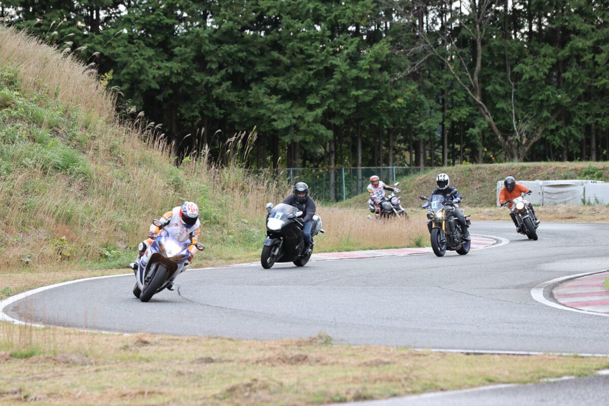 redbaron_BIKE's tweet photo. 🏁6/7（土）に走行会を開催します！

🍆那須MSLで初の企画！

⏰走行時間は15分×4本

✅ライセンス取得費用込み！

❤️レッドバロン会員なら参加費1万円！

🔰サーキットは初めての人にオススメ！

⚠️もちろんベテランも楽しめます！

🦉革ツナギ不要クラスもあります！

https://t.co/7zoBxlyOMg https://t.co/cLKgiV2OyN