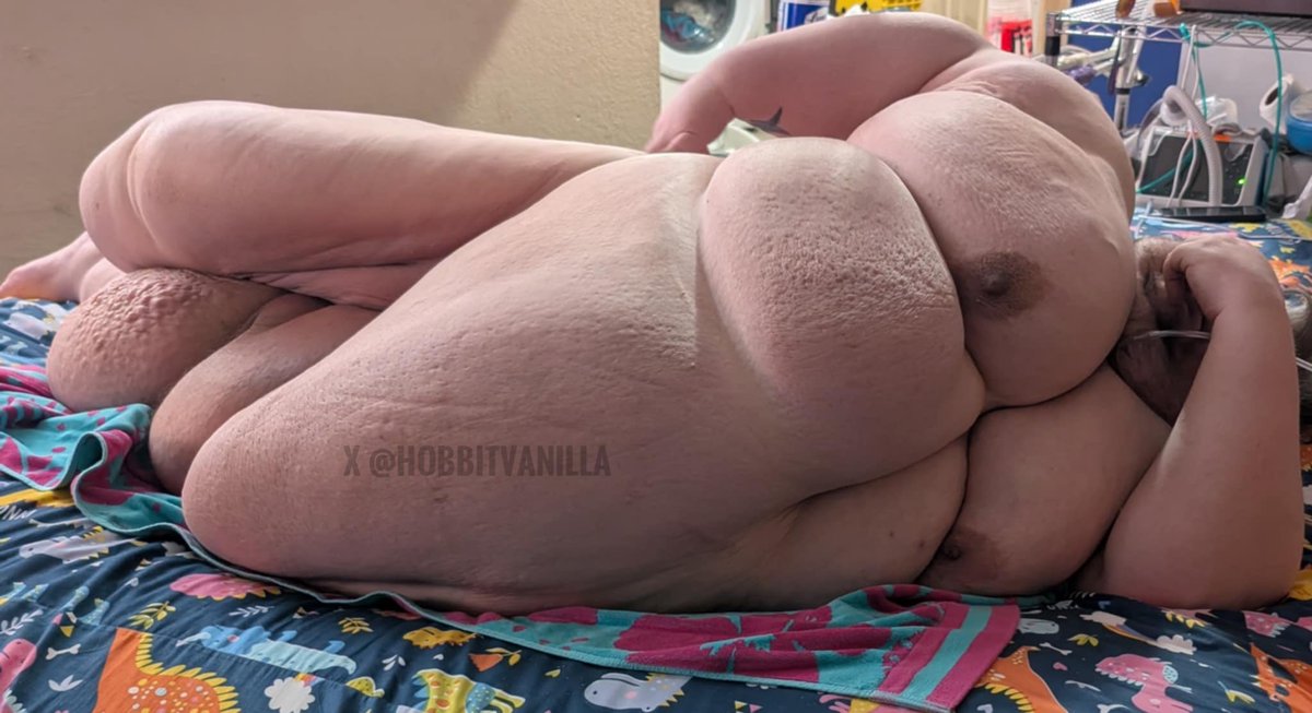 Happy Tummy Tuesday y’all 
My god I’m so much belly now a days!
Help my bed bound body get around and repost 🥰
#MegaChub #Chub #SuperChub #Belly #FatPositive #BodyPositive #Gainer