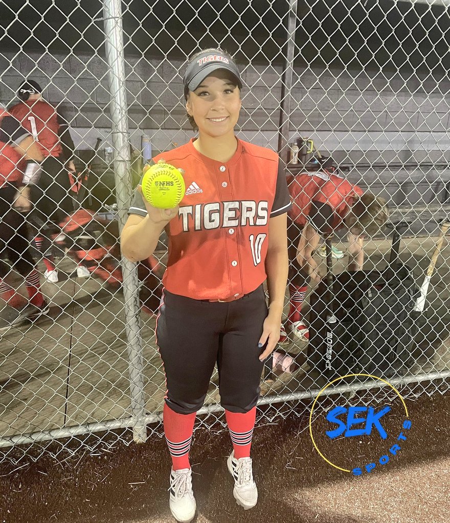 SEK_Sports's tweet photo. 🏆 REGIONAL CHAMPIONS! 🏆 

Fort Scott Softball clinched the Regional Championship with a thrilling 6-4 victory over Topeka-Hayden! This win earns them a birth to State!

Allie Brown was instrumental in securing their spot, going an incredible 5-for-7 with a walk, including a home run in Regionals! 

She's heading to State with phenomenal season stats: .579 average, .636 OBP, 7 home runs, 54 runs scored, and 34 RBIs! What an outstanding performance by the Lady Tigers! 🥎 #SEKsports #SEKelite #softball #regionalchampions #FortScott #StateBound #AllieBrown