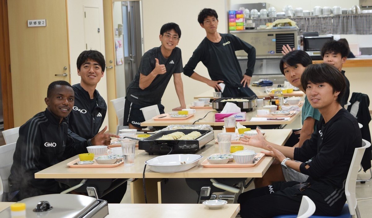 小野知大です。<a href="/726_chihiro22/">小野知大</a>

鹿児島県薩摩川内市の合宿で、餃子を作りました！
思っていた以上に皮をナミナミにすることが大変でしたが、とても美味しくできました！

しっかり食べて練習を頑張ります！

#餃子
#調理実習
#GMOインターネットグループ