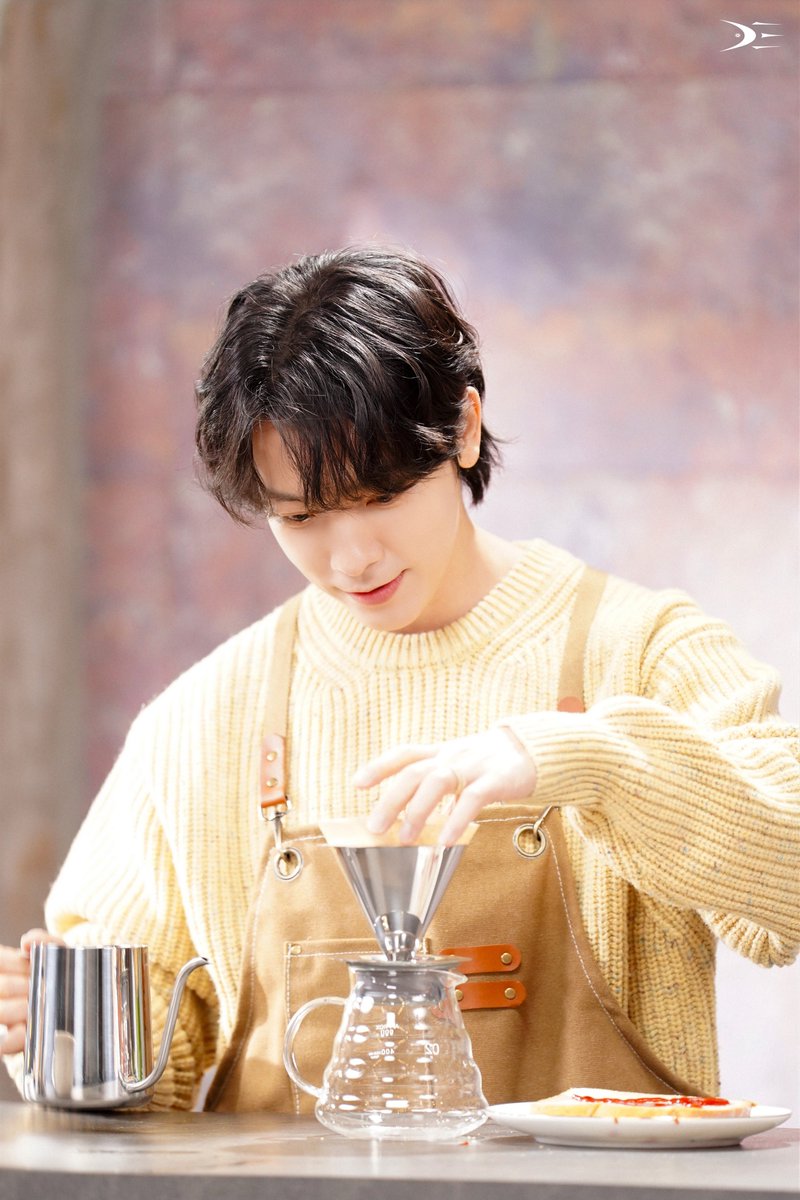 SJ_DnE_official's tweet photo. [📸]
DONGHAE [EAST COAST : WAVE] 포스터&VCR 𝑩𝒆𝒉𝒊𝒏𝒅 𝑺𝒌𝒆𝒕𝒄𝒉✨

DONGHAE와 함께한 “EAST COAST : WAVE”의 촬영 현장을 공개합니다🌊
더 많은 사진은 아래 포스트 링크를 통해 확인하실 수 있습니다💙

🔗 https://t.co/BrSu8tdZ2N

#동해 #DONGHAE
#슈퍼주니어DnE #SuperJuniorDnE
#EAST_COAST_WAVE