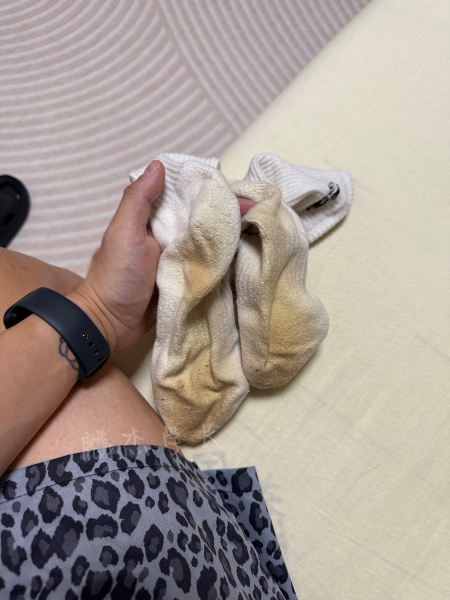 最近运动挺多，袜子成这样谁敢闻