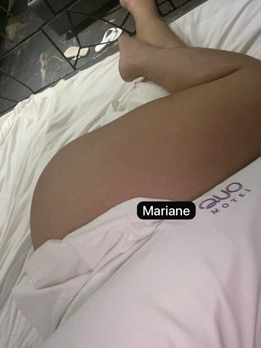 A persiana do quarto ao lado está fechada. Queria me exibir na suite interativa. 😋 boa noite meus gostosos!