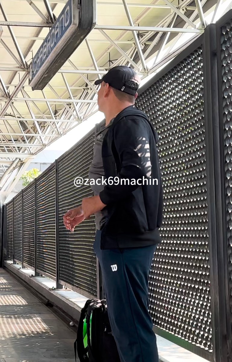 De esos chacales que les gusta enseñar la mercancía… 🥵🥵🥵🥵 #vatoenpans