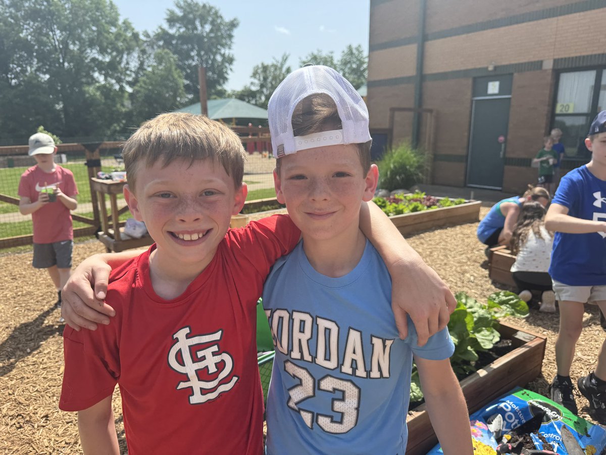 Kaitlyn Flora tweet media