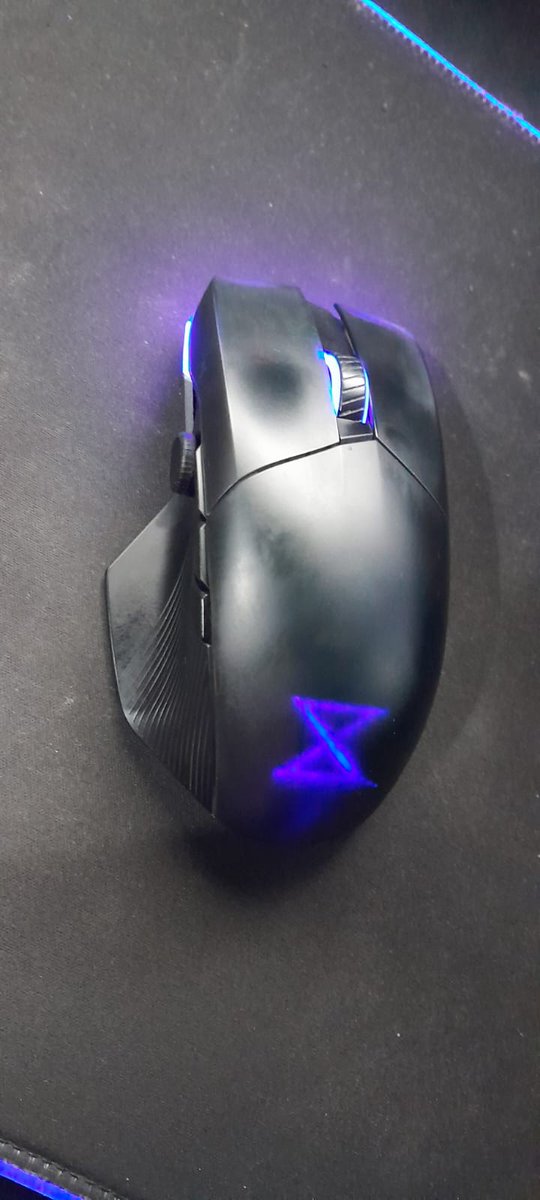 Astro_The_Time's tweet photo. Vengo a desahogarme a tw y tambien a dejar una reseña.
Compre el Rog chakram x de @ASUS @ASUS_ROG 
Lo compre hace como 3 o 4 meses...Por amazon
Y a día de hoy de un día para otro no le anda el clic derecho despues de actualizar el Armoury create.
Y la garantia cualquier cosa.
... https://t.co/TUkptZ9Lw7