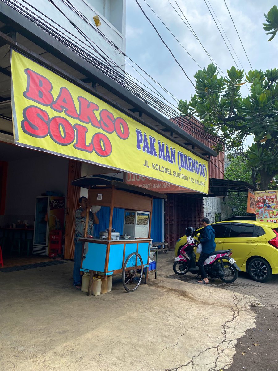 Bakso solo Pak Man Brengos
Kuah 100/10 🤤
Pentol 100/10 😱
Kenyamanan 100/10 karna ada sandaran kaki jadi 1.000/10 🤣