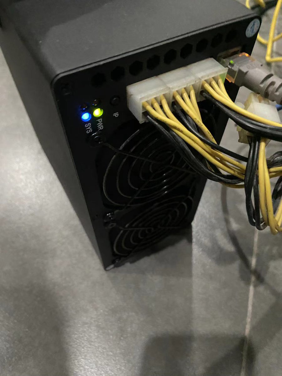 🚀 Historic Moment! First SosSwap Miner Sold! 🎉
After relentless efforts from our team and immense market anticipation, we’ve officially sold our FIRST SosSwap Miner! This isn’t just a sale—it’s a major milestone for decentralized mining! 🌟
🔹 High-efficiency hashing, low