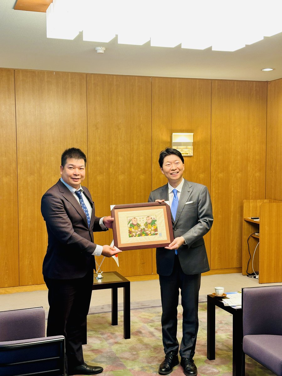 GEM_JPN's tweet photo. VADXと共に#SusHiTech2025に参加した後、GEMJPNはベトナム大使と共に鳥取県知事と岡山県知事を訪問しました。デジタル連携を促進するためのIT人材育成と地方におけるDXソリューションについて議論しました。今後の更なる連携を楽しみにしています。
#GEMCorporation #VDAX #VietnamJapan https://t.co/hsXcRa1iOf