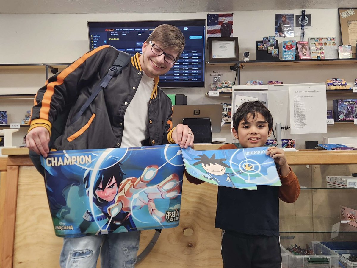 CCG_Andy_Fish's tweet photo. This past weekend I won Riddle Valley’s Lorcana Set 7 Championships! Shout out to my brother Alex for help on the list 🔥

R1: 🟡🟢 LWL
R2: 🟡🔵 WW
R3: 🟡🟣 WW

T4: 🟡🩶WLW
Finals: 🟡🟢 LWW

This list was super smooth! Shoutout to @kayfabecardsllc go check them out for singles! https://t.co/tgarFshZKF