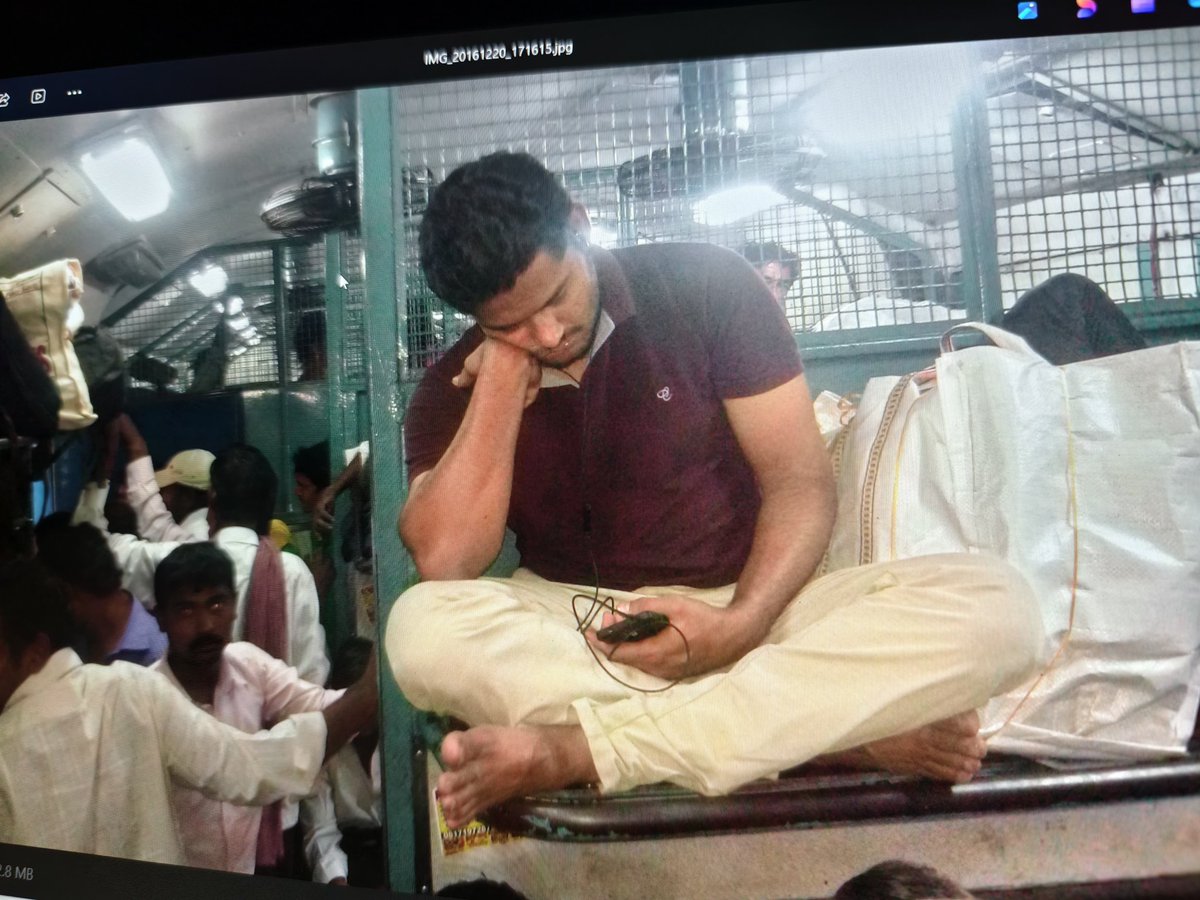 TechFactsRafee's tweet photo. Assistant Professor in 2016..
Travelling to #Mancherial with a bag.☺️ (That bag is an emotion)
Struggling Period....
#XiaomiMi4 in hand... https://t.co/AhU9E4EP7H