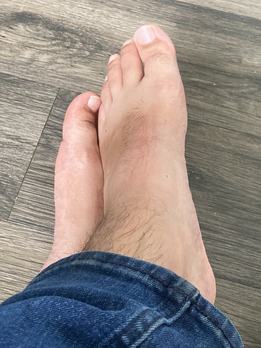 CASHGODAMUN's tweet photo. Smelly after work feet https://t.co/ydYbNWCz9K