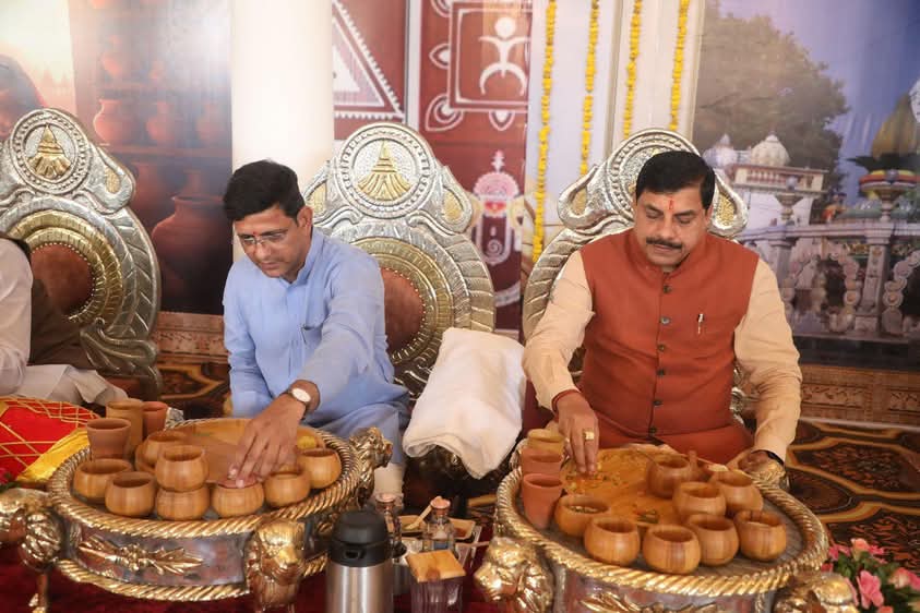 मध्य प्रदेश के मुख्यमंत्री मोहन यादव जी की थाली बहुत बड़ी है और बहुत खा भी रहें है। आखिर इस थाली की कीमत भी तो भोली भाली जनता ही चुका रही है।