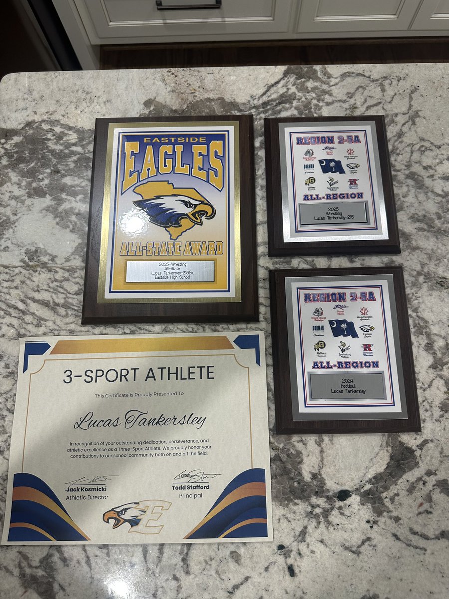 LucasTank22's tweet image. Thank you Eastside High School for a great junior year! 5A All Region Football/Wrestling, 5A All State Wrestling!! @coachwoolcock @CoachHoff @eastsidefbsc @DLInstructor91 @_GODSWILL2886_