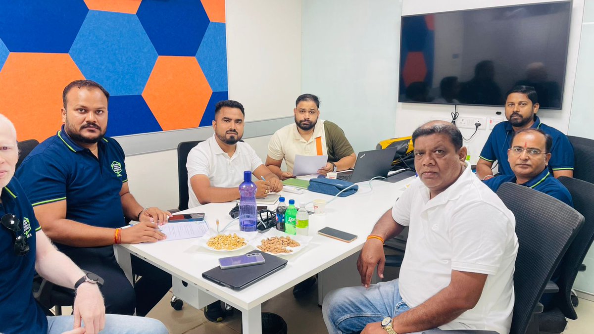 AimraIndia's tweet photo. AIMRA Odisha and @Bajaj_Finserv  recently held a very productive meeting on May 20th at the Bajaj Finserv Office in Bhubaneswar, fostering great discussions and mutual understanding! The Minutes of Meeting have been shared with Bajaj Finserv to foster prompt resolutions.

We're excited about the collaborative spirit shown by all attendees, including Mr. Badrinarayan Mohanty Area Sales Manager and Mr. Asit Nanda from Bajaj Finserv, Senior Sales Manager , and
Mr. Pragyan Swarup Das - General Secretary ,  Mr. T Sunil Kumar - VP ,Mr. Ramachandra Dash - VP,  Mr. Rajanikanta Sahoo, and Mr. Anil Kumar Verma from AIMRA Odisha.

This partnership is a testament to our collective commitment to progress and positive solutions for mobile retailers across Odisha. We look forward to a future of continued support and growth, with our next quarterly meeting scheduled for August!

#AIMRAOdisha #BajajFinserv #PartnershipForProgress #OdishaRetail