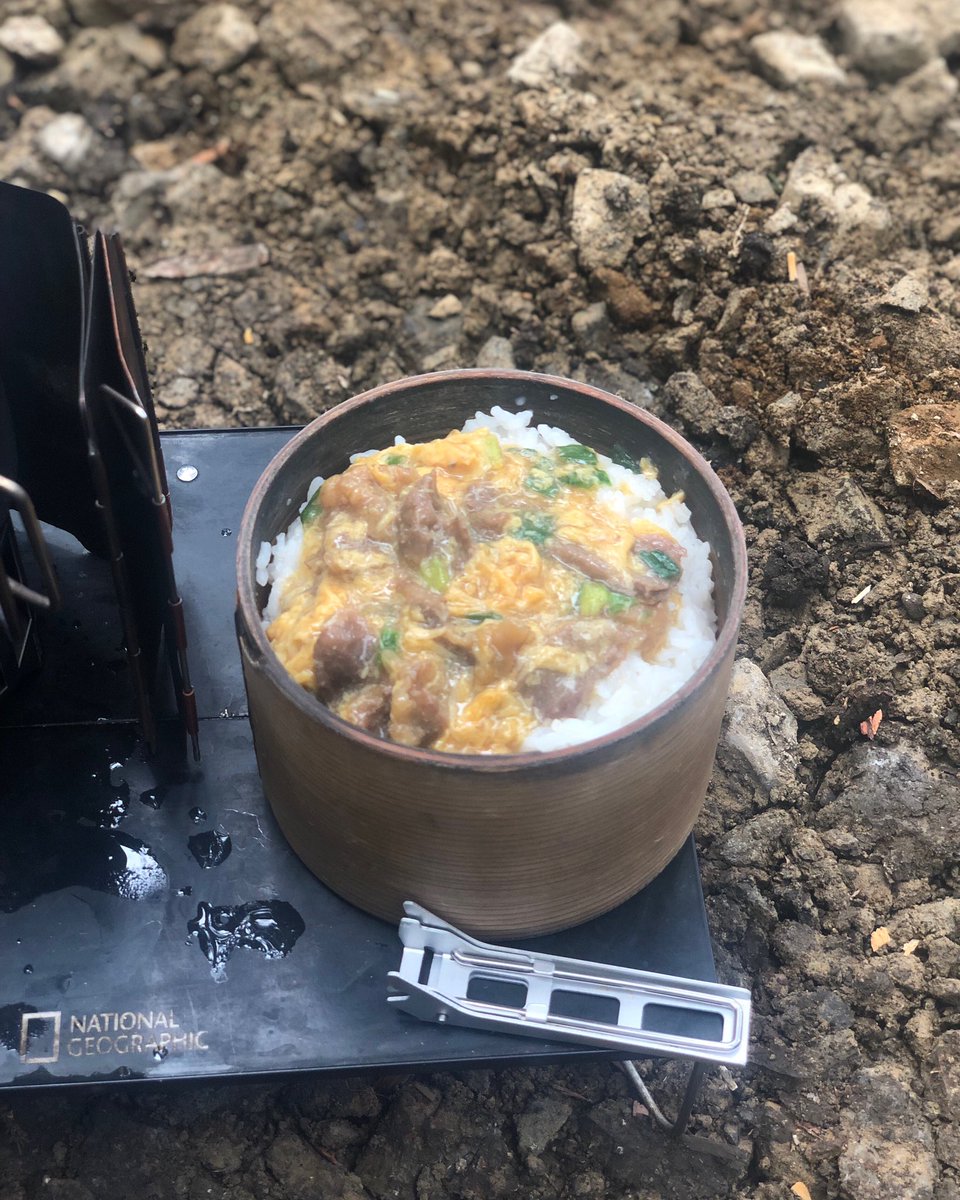 shoiconist's tweet photo. 今日の現場メシ

たまごの牛とじ丼

#現場メシ
#まげわっぱ
#柴田慶信商店
#フィールドホッパー https://t.co/cbzemUQJuR