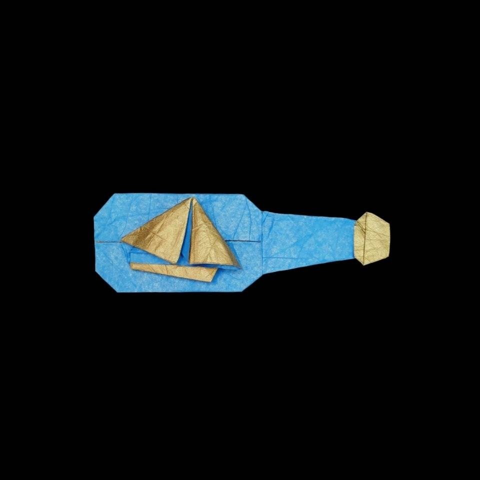 ozneyer's tweet photo. 🍾⛵🍾⛵🍾  
Ship in a bottle by Marc Kirschenbaum 

#折り紙 #origami https://t.co/Cu1aJQAhhA