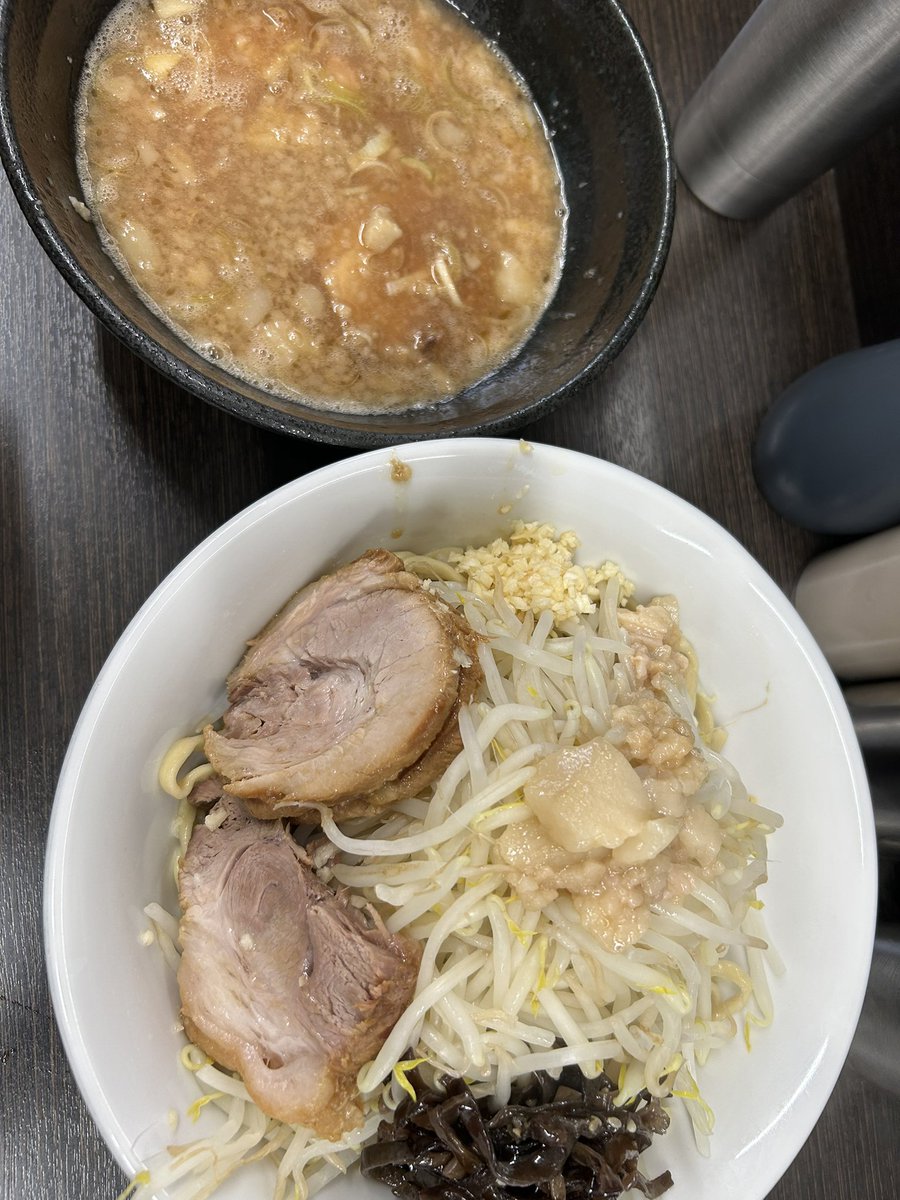 Mashi_Mashi_Man's tweet photo. ラーメン二郎川越店

つけ麺 1100円
麺増し  50円
コール : ニンニク、アブラ、アレ

#川越ラーメン
#ラーメン二郎
#ラーメン二郎川越店
#ニンニク入れますか https://t.co/juOQ9I4LcE