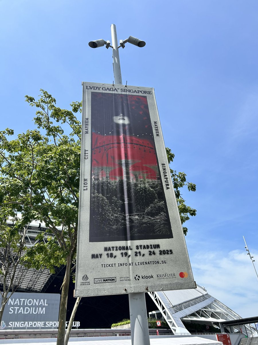 HeavyMetalRay's tweet photo. SINGAPORE WE HEA!! Cant wait to see you tonight @ladygaga 😭 this has been a long time coming https://t.co/qt1ZpXPtK4