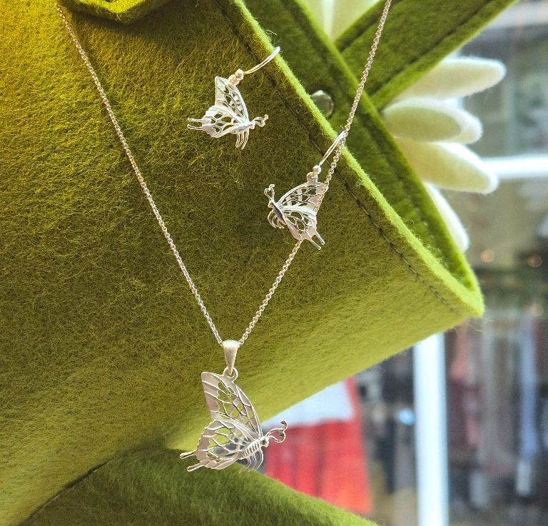 Butterflies are associated with new beginnings because of their transformative nature🦋 Shop our spring range in store and online today! 

#jewellery #silver #silverjewellery #gift #fashion #novasilver #necklace #earrings #sterlingsilver #butterfly #spring #transform #matchingset