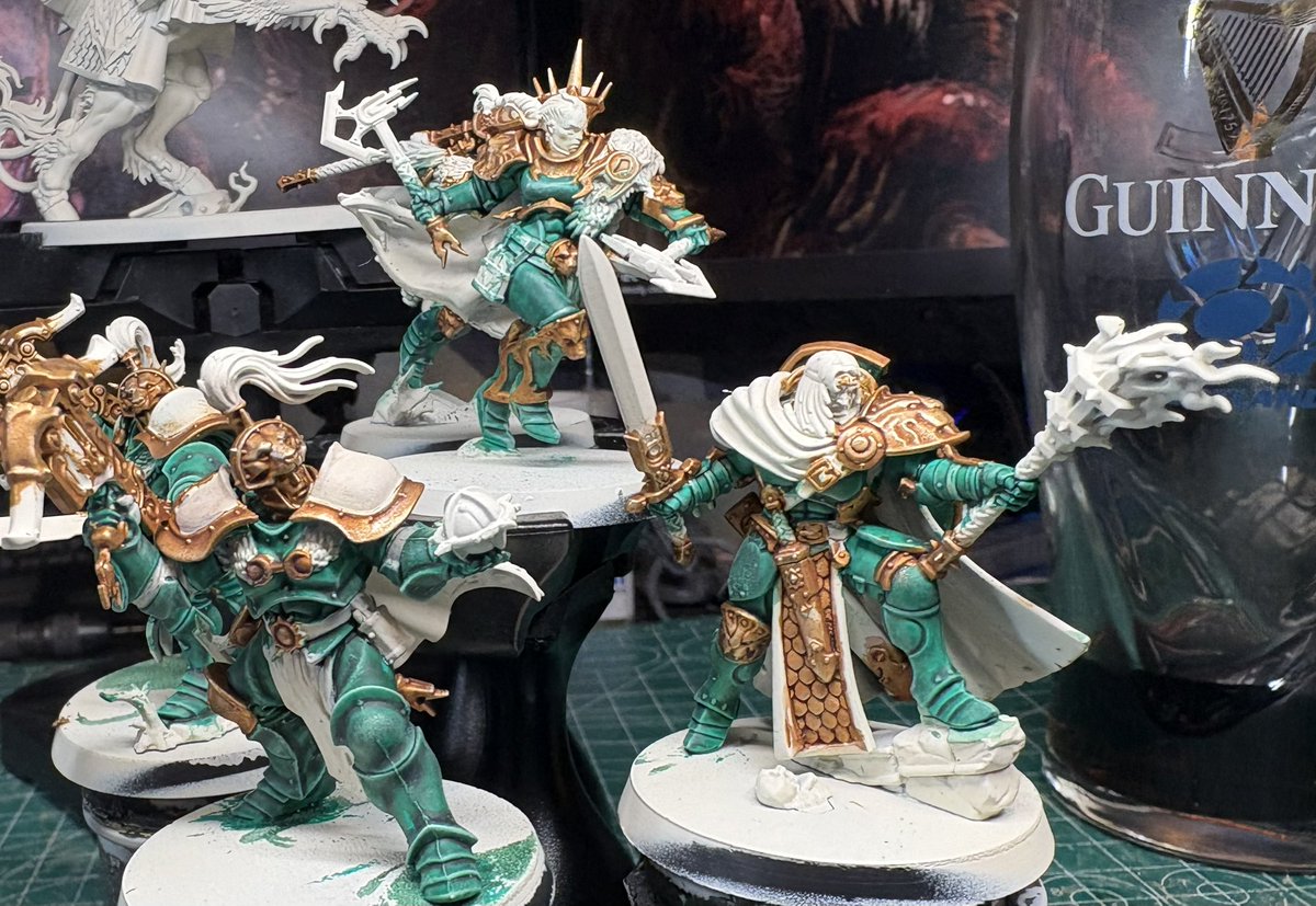 panzerkaput's tweet photo. I’ve done a bit more on my Vanguard Hunters, finished the armour and the gold and now tidying then up before the next colours go down. Getting there slowly to be ready for the Leicester Phat Cats slow grow Age of Sigmar games starting 29th. 
#newaos
#warhammercommunity
#slowgrow https://t.co/lPRPOiL9ng
