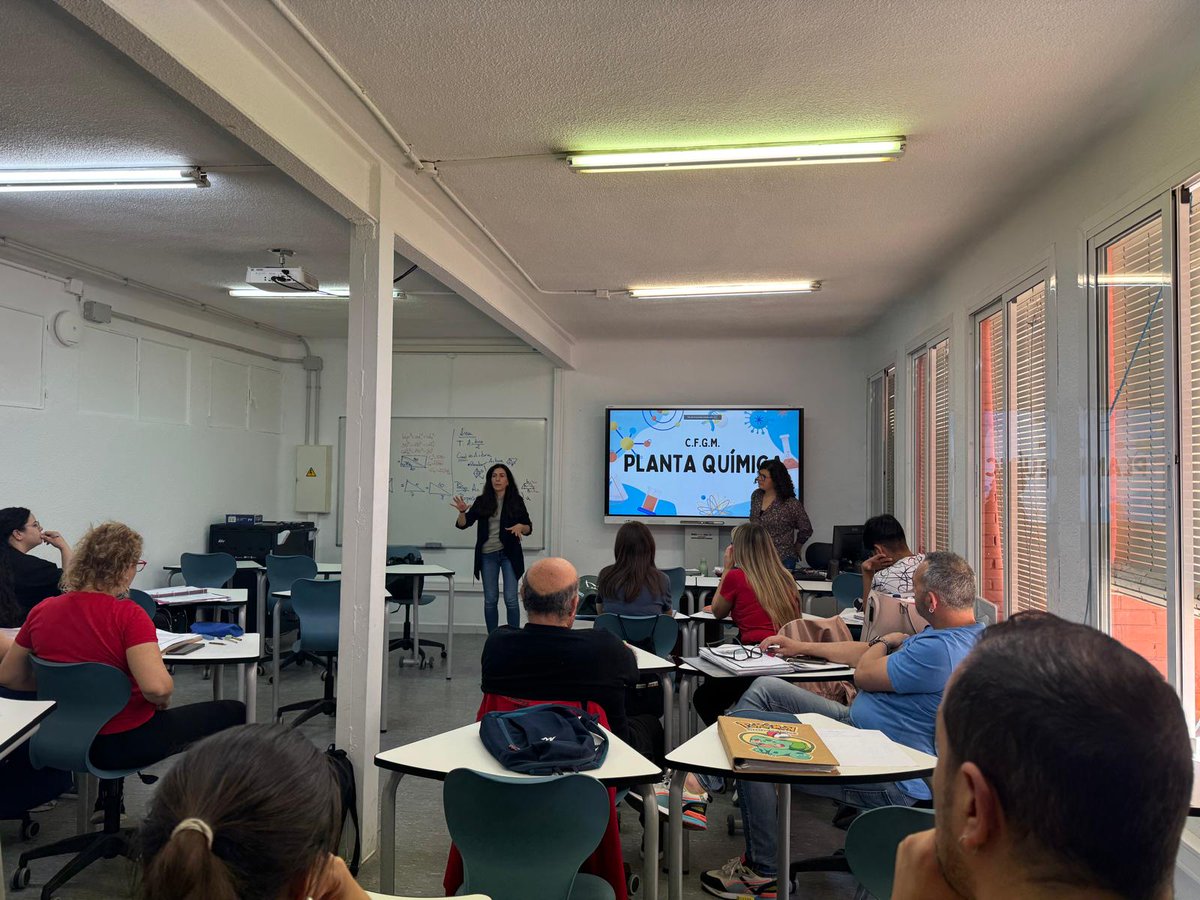 Gracias a las profesoras del IES Sanje por acercar el Grado Medio de Planta Química a nuestro alumnado. Una formación práctica, útil y con empleo asegurado en nuestro municipio. ¡Inspirador! 👩‍🔬🔬   <a href="/AytAlcantarilla/">Ayuntamiento de Alcantarilla</a>  <a href="/SanjeMARES/">IES SANJE</a> <a href="/EduPermanenteRM/">Educación Permanente Región de Murcia</a> #FP