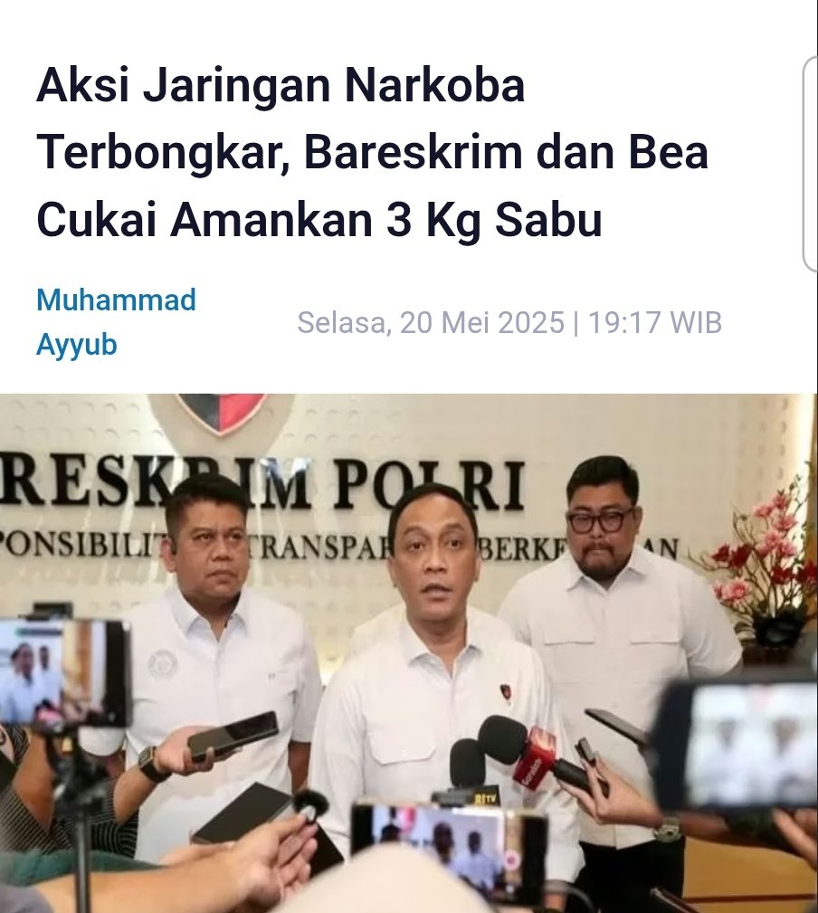Negara sekuat Amerika bisa berantakan karena dirusak dari dalam oleh Narkoba. Percuma punya rudal berhulu ledak besar, sementara rakyatnya binasa perlahan oleh benda sekecil jarum suntik.

Indonesia harus bisa memerangi Narkoba. Mari bantu negara, bersinergi memerangi Narkoba!