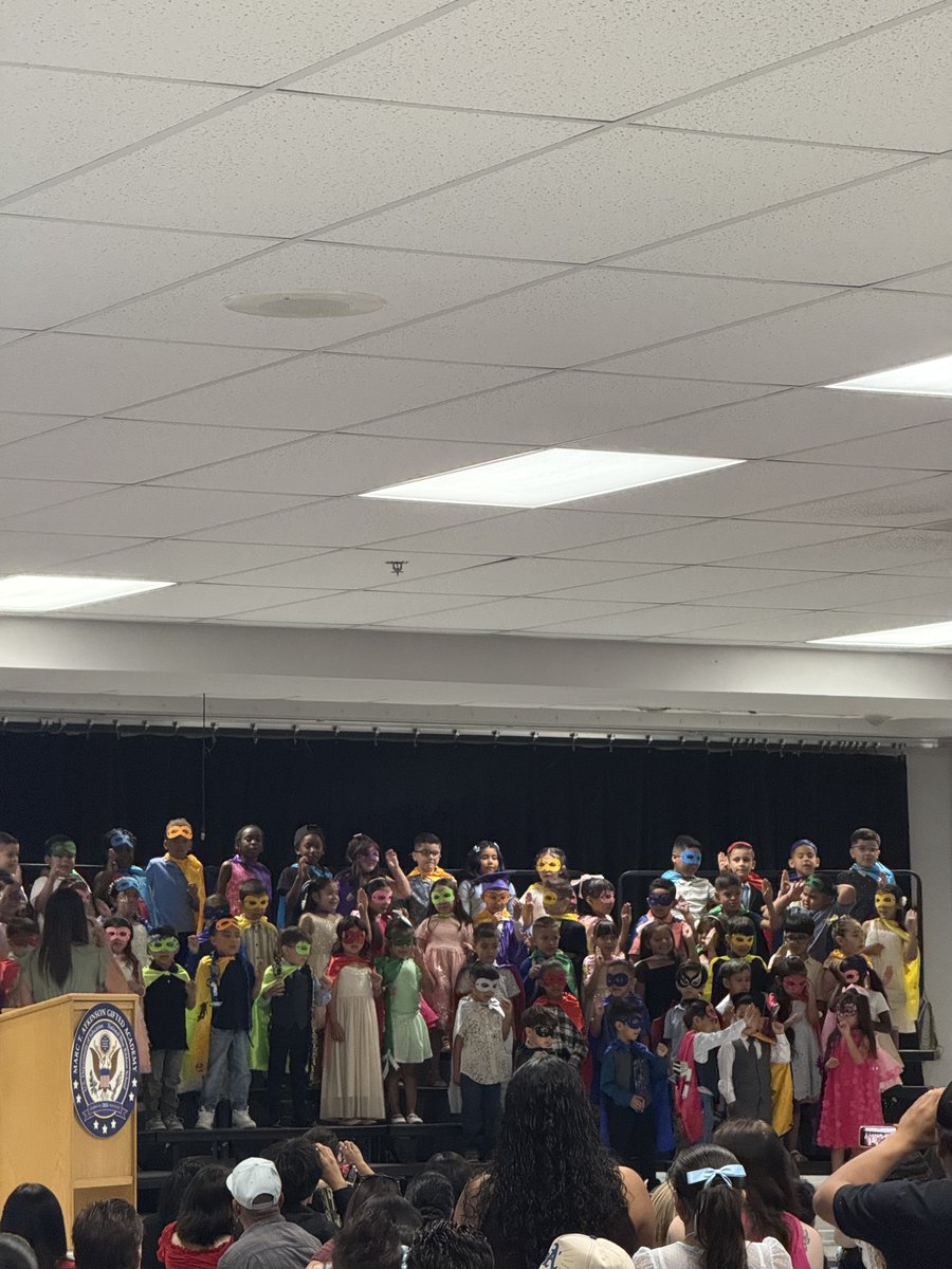 TarverSchool's tweet photo. 🎉 Big splash of congratulations to our Kinder Dolphins on their promotion! 🐬🎓 You've grown so much this year, and we’re so proud of your journey. Onward to new adventures! 🌟💙 #KinderGraduation #DolphinPride #FutureLeaders #WeAreTarver https://t.co/eZ36W1iB0v