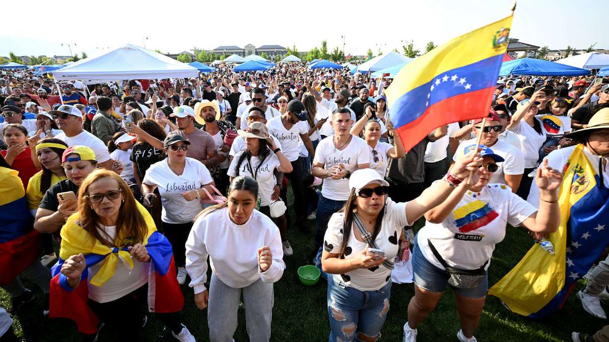 KSLcom's tweet image. Many in Utah's Venezuelan community are nervous after the Supreme Court decision upholding the Trump administration's determination to strip some 350,000 Venezuelans of temporary protected status. ow.ly/lPXG50VW5Nw
