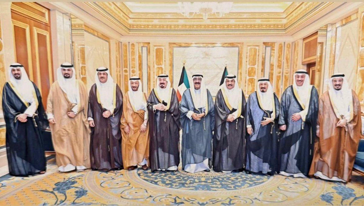AlMoasab's tweet photo. استقبال سمو الأمير الشيخ مشعل الأحمد الصباح
وسمو ولي العهد الشيخ صباح الخالد الصباح
لعائلة المعصب الكرام .. https://t.co/jlQfKgBC11