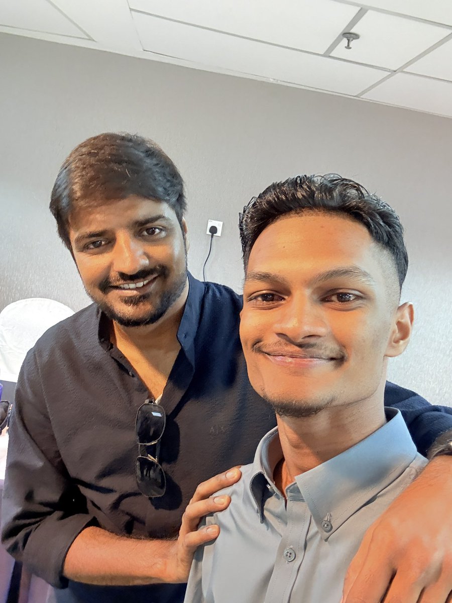 hariganth_offl's tweet photo. With @actorsathish π₯³
Even though itβs been a while since our last meet, guess what? He still remembered and greeted me like an old friend π€©
Congrats na on the award β not just as a comedian but a brilliant actor! Many more to go ππΌπ
#SattamEnKaiyil #EdisonAwards #FilmyHub https://t.co/fozPg3lwx0
