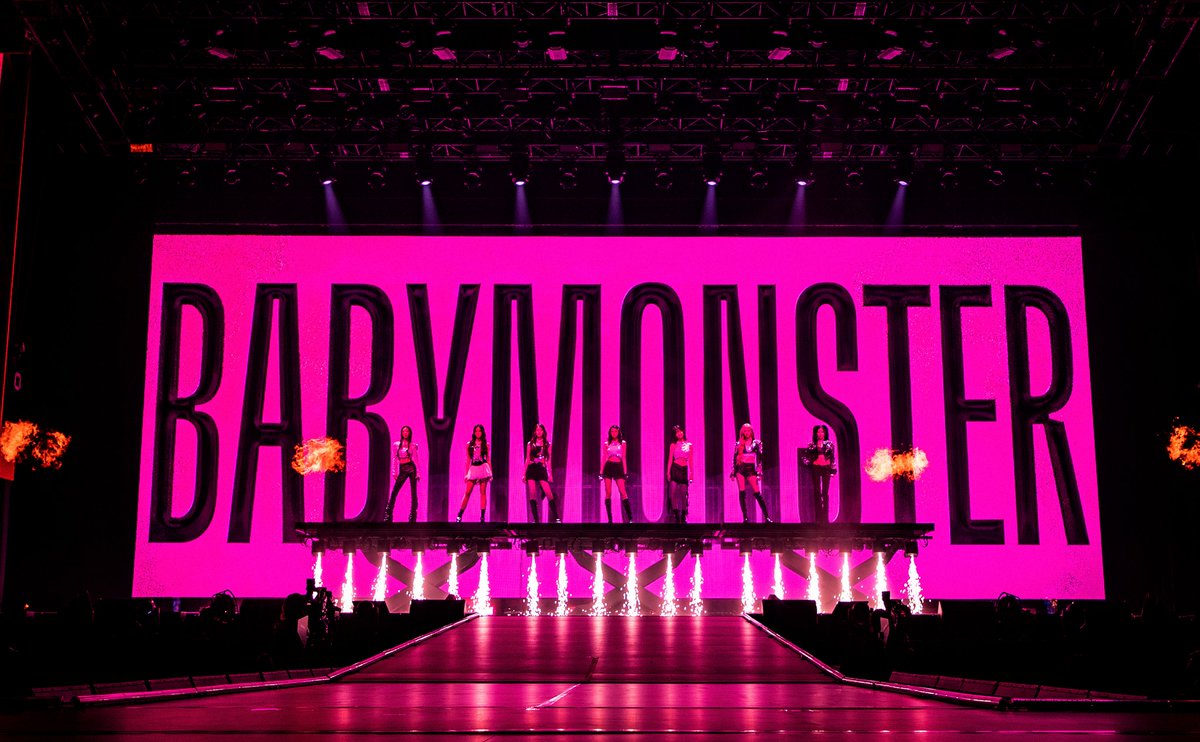 _BABYMONSTER_JP's tweet photo. [📢] #BABYMONSTER_INFO

𝟐𝟎𝟐𝟓 𝐁𝐀𝐁𝐘𝐌𝐎𝐍𝐒𝐓𝐄𝐑 𝟏𝐬𝐭 𝐖𝐎𝐑𝐋𝐃 𝐓𝐎𝐔𝐑
<𝐇𝐄𝐋𝐋𝐎 𝐌𝐎𝐍𝐒𝐓𝐄𝐑𝐒> 𝐈𝐍 𝐉𝐀𝐏𝐀𝐍

＼Huluで見放題 独占配信決定!!／
4/13(日) Kアリーナ横浜公演の模様が
#Hulu で独占配信されます🎤

📅配信日：6/1(日)～
https://t.co/aaj8R7qeqm

約15万人の #MONSTIEZ が熱狂した
ステージをもう一度Huluで楽しみましょう🔥

#베이비몬스터 #ベイビーモンスター 
#1st #WORLD_TOUR #HELLO_MONSTER
