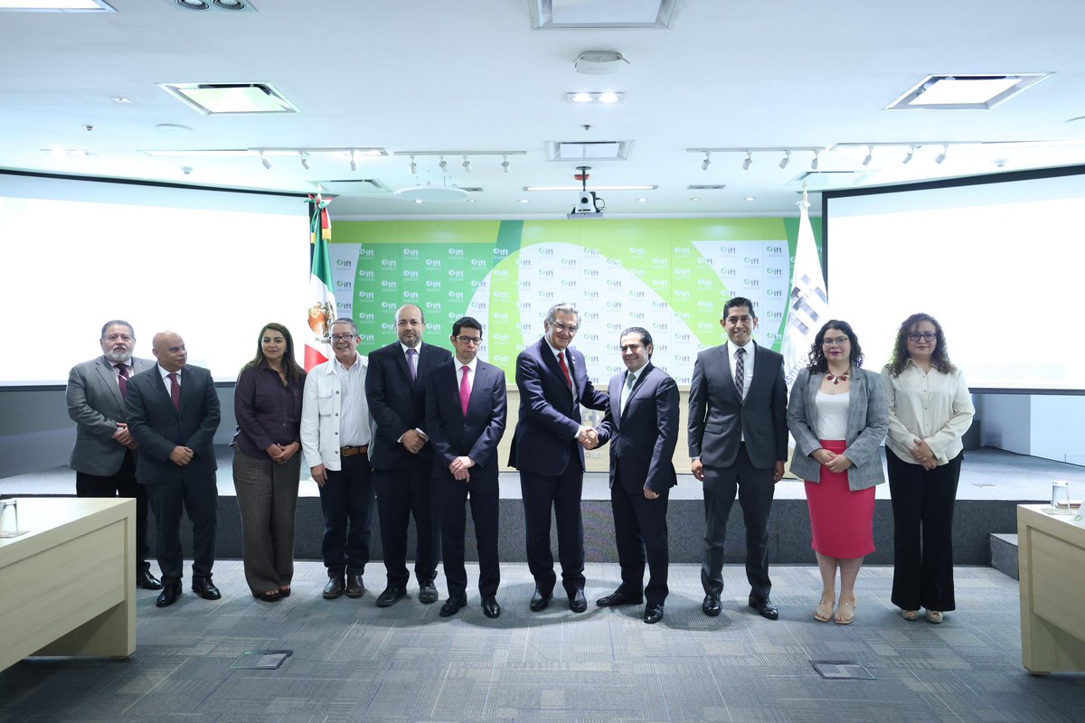 Hace 37 años el Ing Américo Villarreal, solicitó a la SCT un permiso para TV.Pasaron los gobiernos y nada…hasta que llegó el @Dr_Villarreal y rescató esa solicitud. Ahora el IFT le otorga la concesión a Tamaulipas.Ante tanta desinformación, los medios públicos,son la alternativa