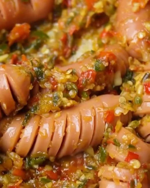 chocobubub's tweet photo. Di kulkas cuma ada sosis? Coba bikin macam" masakan aja, ini dia beberapa ide masakan dari sosis https://t.co/i7qk24akeo