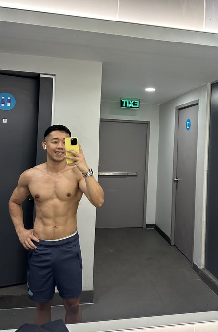ThePason's tweet photo. Hot daddy https://t.co/Ib9G1yBXtA