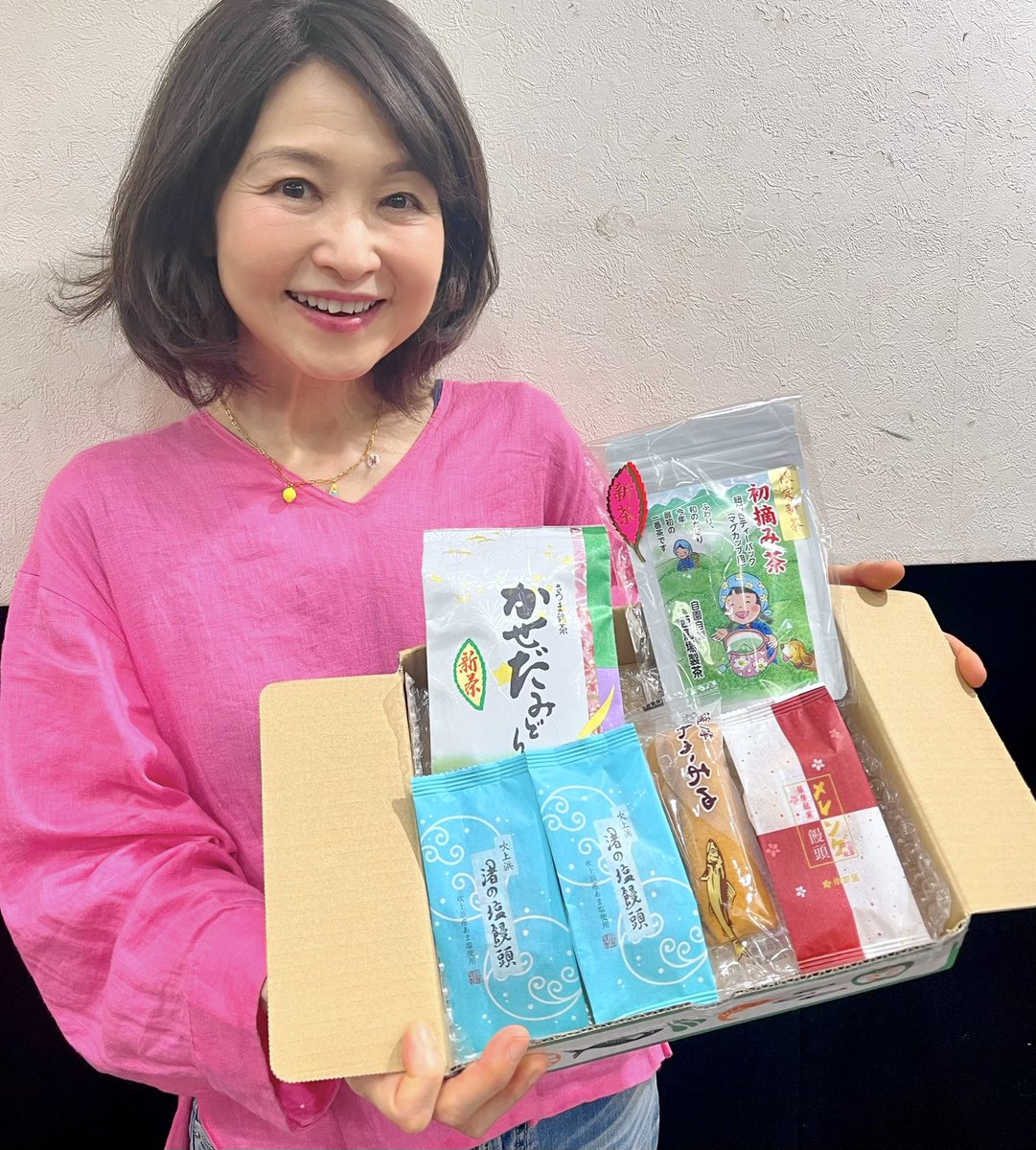 midorigamek's tweet photo. 観光大使をつとめる南さつま市のふるさと納税返礼品のご紹介です。
鹿児島のお茶、本当に美味しいです。少し低めのお湯でゆっくり煎れると味もですが気持ちもふんわりします🍵
塩まんじゅうも美味しそう😋
https://t.co/1JejcODikN
＃南さつま市　#ふるさと納税返礼品 https://t.co/ZakgZiCoHO