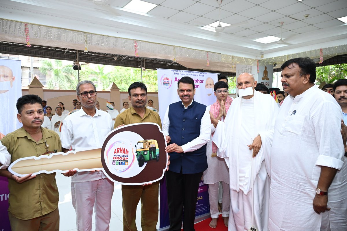 Parasdham (@parasdham) on Twitter photo Hon’ble Chief Minister of Maharashtra Shri Devendraji Fadnavis takes the opportunity of <a href="/ParamGurudev/">Param Gurudev Shree Namramuni Maharaj Saheb</a> Shree Namramuni Maharaj Saheb’s darshan, sanidhya and guidance at Pawandham Mumbai. The Chief Minister inaugurated <a href="/AYSGIndia/">Arham Yuva Seva Group</a>’s Aatmanirbhar Abhiyaan initiative that gifts Hon’ble Chief Minister of Maharashtra Shri Devendraji Fadnavis takes the opportunity of <a href="/ParamGurudev/">Param Gurudev Shree Namramuni Maharaj Saheb</a> Shree Namramuni Maharaj Saheb’s darshan, sanidhya and guidance at Pawandham Mumbai. The Chief Minister inaugurated <a href="/AYSGIndia/">Arham Yuva Seva Group</a>’s Aatmanirbhar Abhiyaan initiative that gifts
